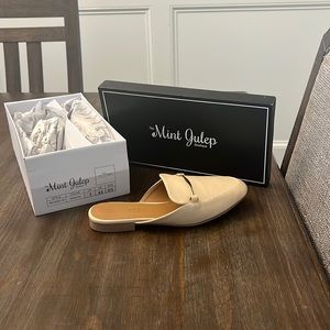 Loafer Mule Flat size 7 in Beige